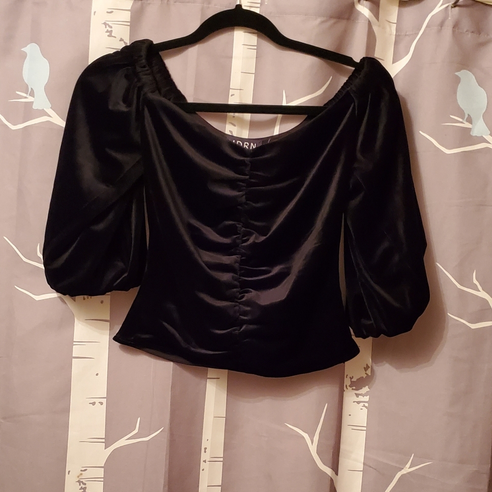 Modern Citizen Analyeas Velvet Ruched Top - Picture 2 of 5